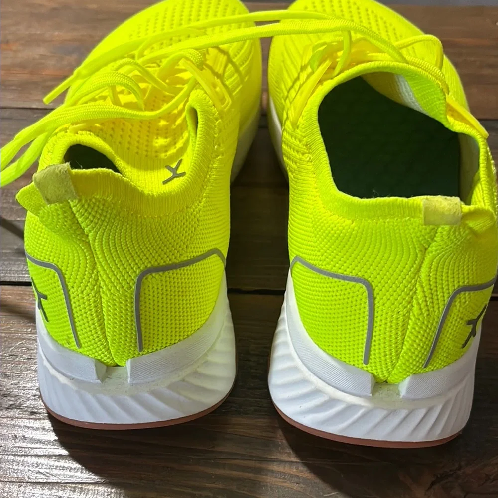 Women’s 7.5 / men’s 6 Flux Adapt Sneakers — Neon Yellow Lightweight Shoes